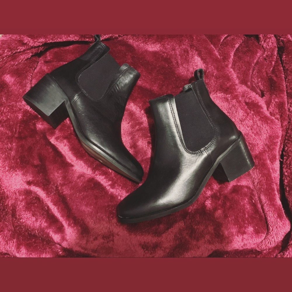 Steve Madden chelsea booties